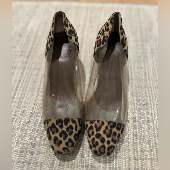 Plastic clear and leopard print low heeled pair of vintage shoes. - Picture 8 of 16